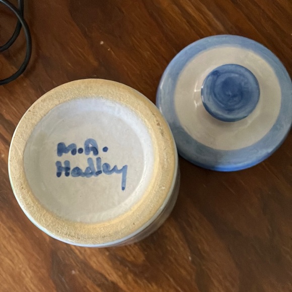 Hadley Blue and White Ceramic Bunny Jar with lid *Rare find - Picture 4 of 5